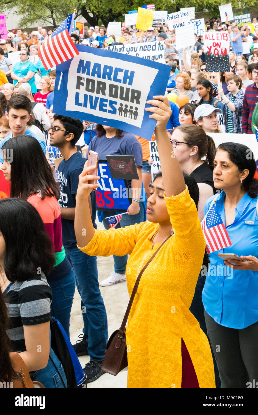 Houston, Texas - 24. März 2018: Texas Studenten und Familien Protest für Waffenbesitz im März für unser Leben rally Credit: michelmond/Alamy leben Nachrichten Stockfoto