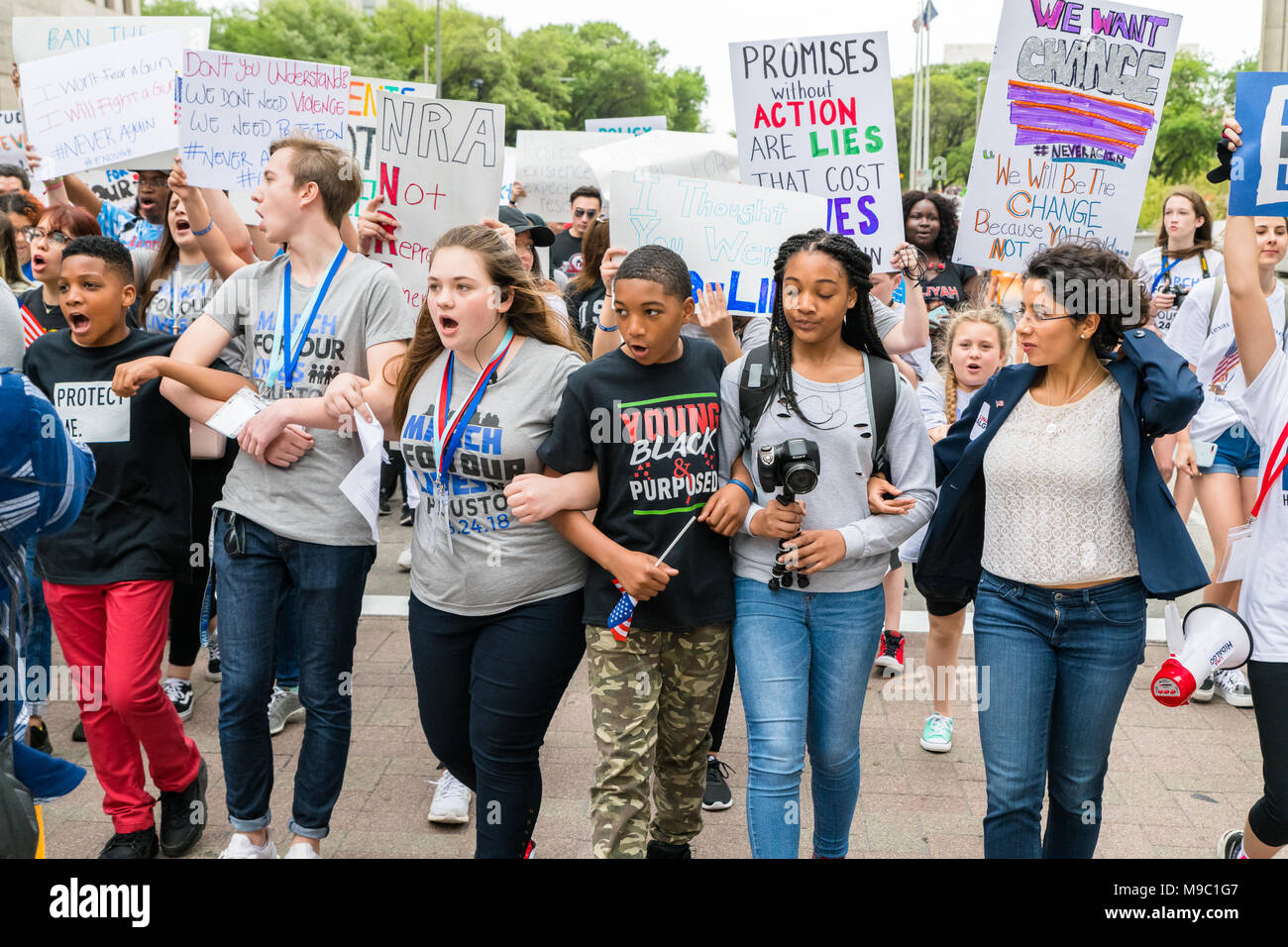 Houston, Texas - 24. März 2018: Texas Studenten und Familien Protest für Waffenbesitz im März für unser Leben rally Credit: michelmond/Alamy leben Nachrichten Stockfoto