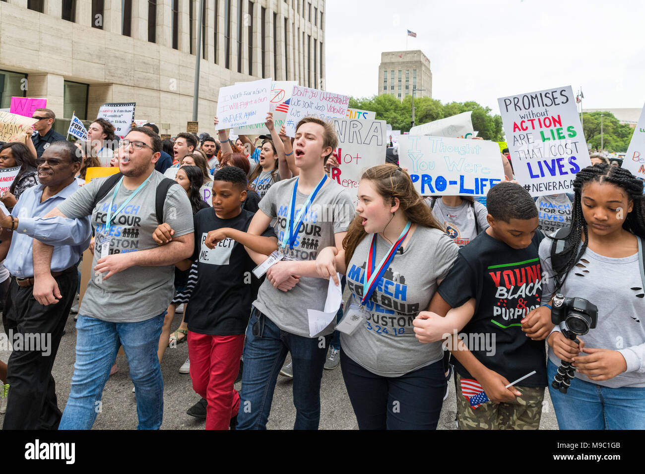 Houston, Texas - 24. März 2018: Texas Studenten und Familien Protest für Waffenbesitz im März für unser Leben rally Credit: michelmond/Alamy leben Nachrichten Stockfoto