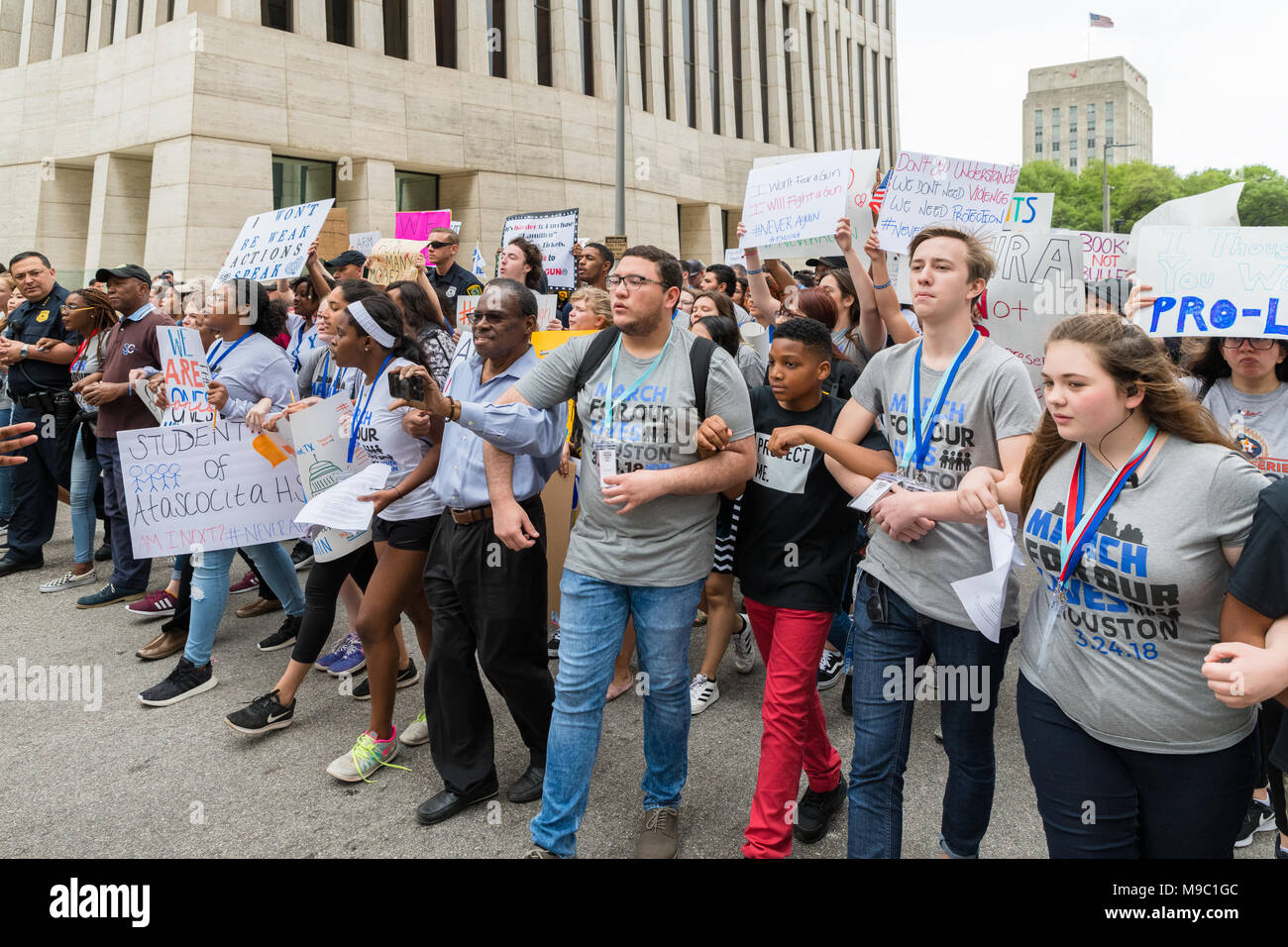 Houston, Texas - 24. März 2018: Texas Studenten und Familien Protest für Waffenbesitz im März für unser Leben rally Credit: michelmond/Alamy leben Nachrichten Stockfoto