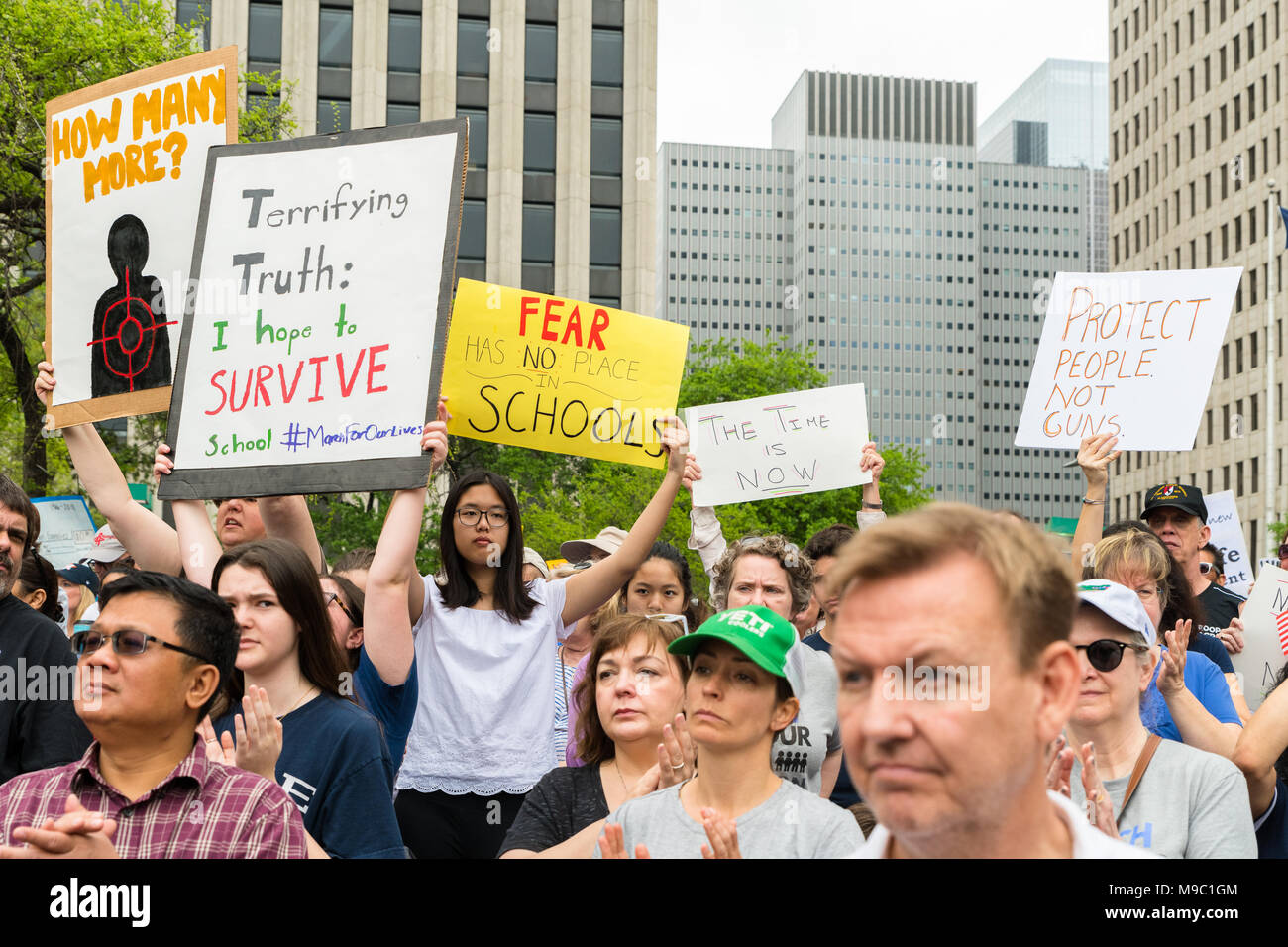 Houston, Texas - 24. März 2018: Texas Studenten und Familien Protest für Waffenbesitz im März für unser Leben rally Credit: michelmond/Alamy leben Nachrichten Stockfoto