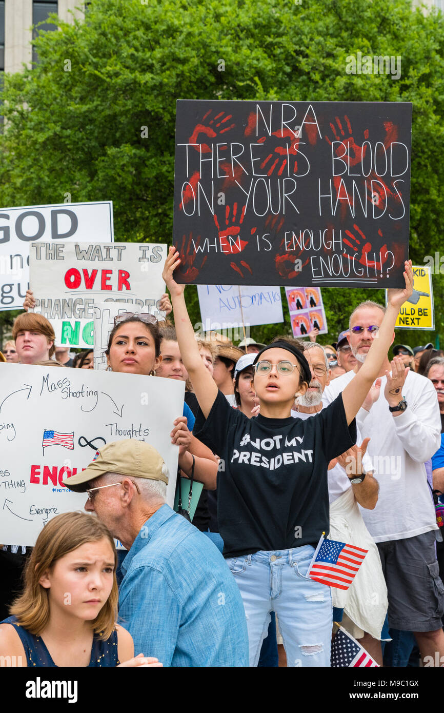 Houston, Texas - 24. März 2018: Texas Studenten und Familien Protest für Waffenbesitz im März für unser Leben rally Credit: michelmond/Alamy leben Nachrichten Stockfoto