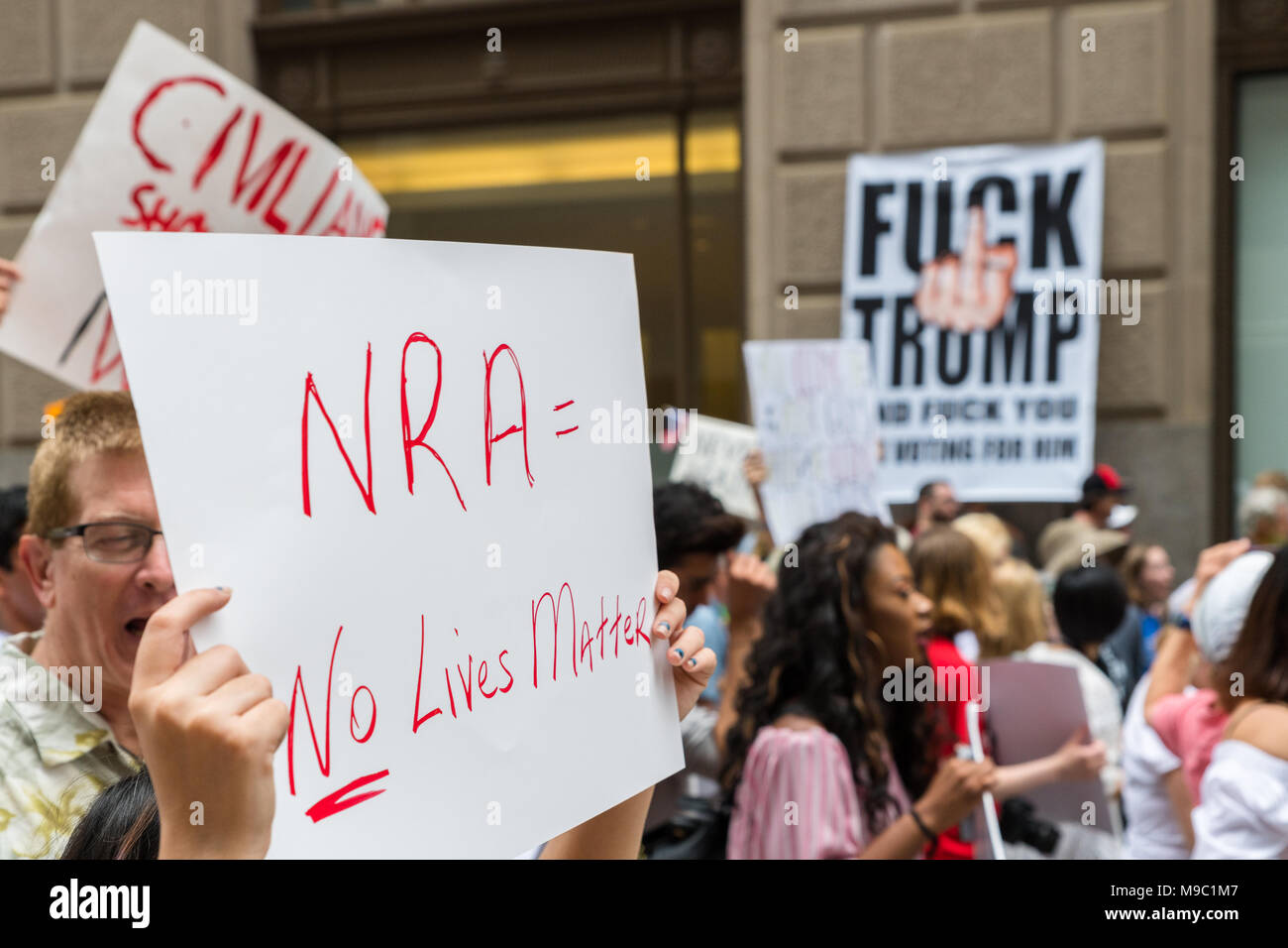 Houston, Texas - 24. März 2018: Texas Studenten und Familien Protest für Waffenbesitz im März für unser Leben rally Credit: michelmond/Alamy leben Nachrichten Stockfoto