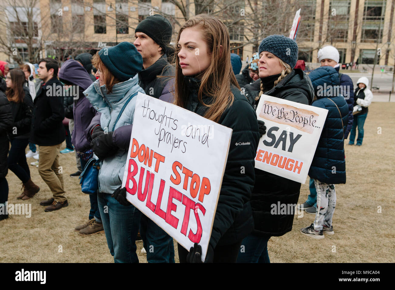 Madison, Wisconsin, USA. 24. März, 2018. Von den Teilnehmern an der Madison, Wisconsin März für unser Leben Veranstaltung hören Sie Referenten der States Capitol Building. Credit: Theresa Scarbrough/Alamy leben Nachrichten Stockfoto