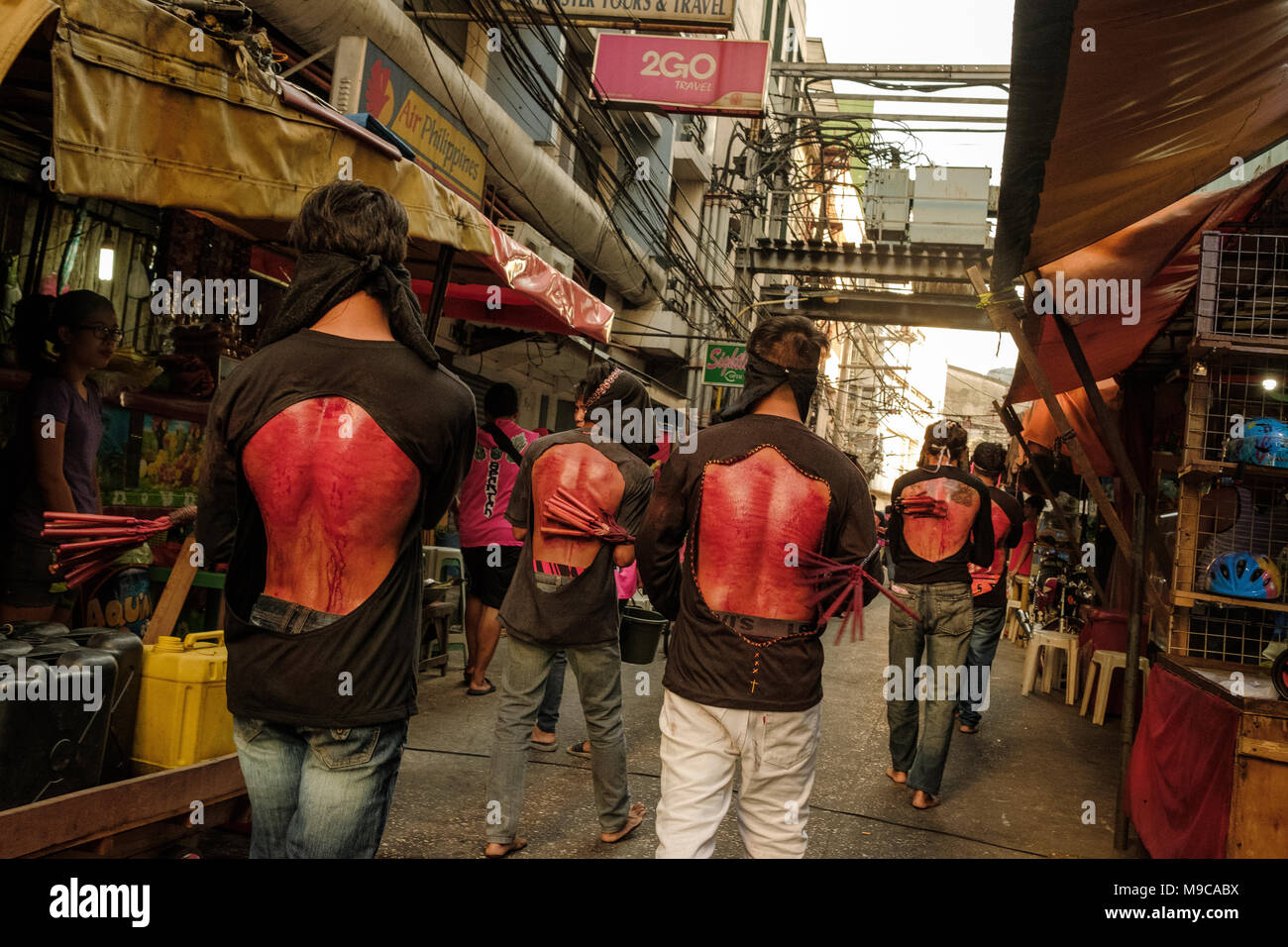 Eine religiöse Gruppe von Tondo, Manila führen Sie ein Ritual namens 'penitensya', wo Sie sich Peitsche mit Bambus, bis sie bluten. Stockfoto