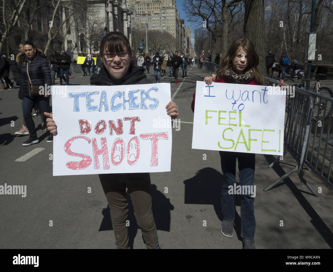 New York City, USA. 24. März, 2018. Tausende Demonstranten Kundgebung und Marsch gegen Waffengewalt und zur Unterstützung der strengere gun Rechtsvorschriften in New York City, USA. Credit: Ethel Wolvovitz/Alamy leben Nachrichten Stockfoto