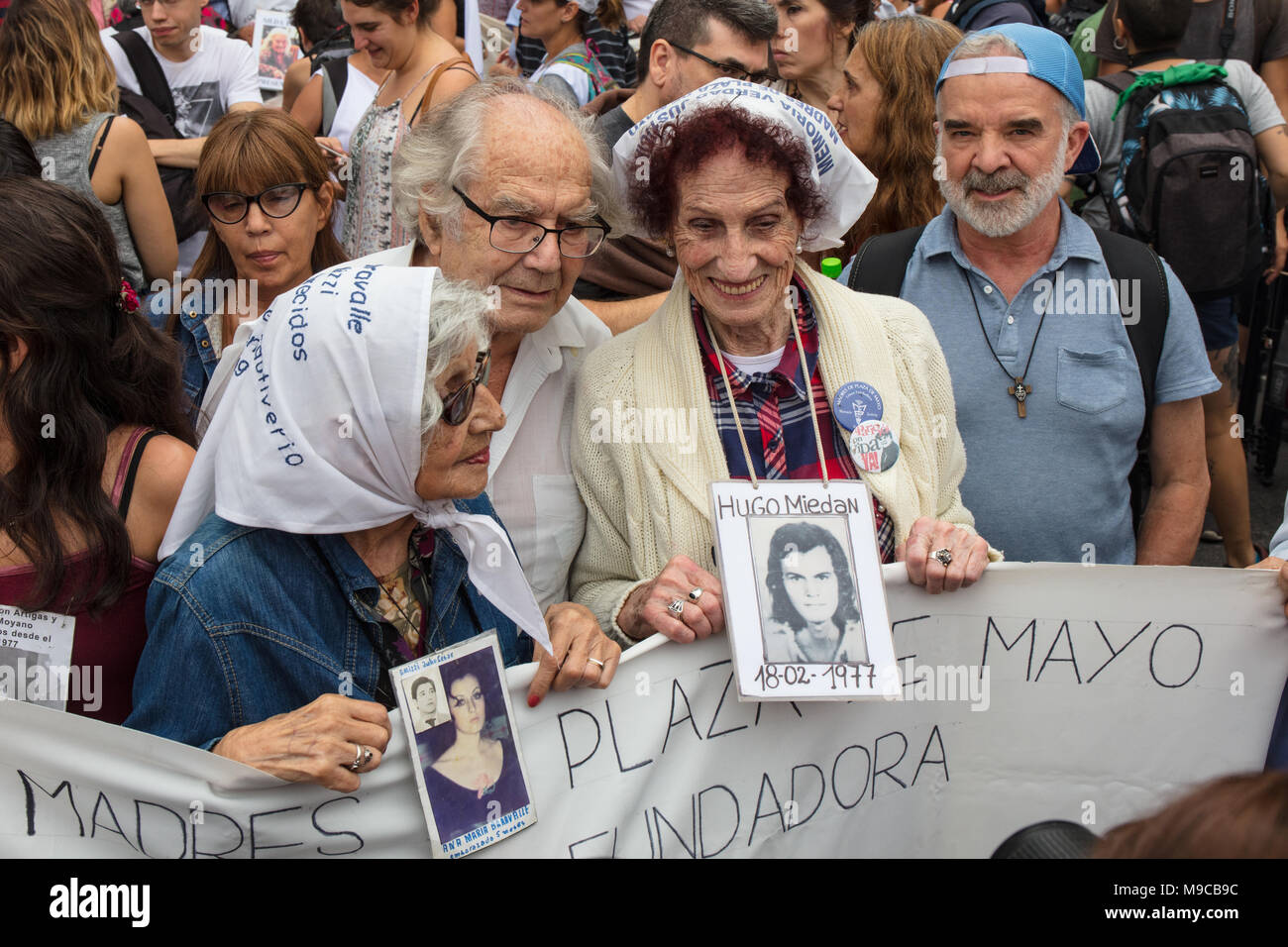 Buenos Aires, Argentinien, am 24. März 2018. Die "Andere von Plaza de Mayo" mit Adolfo Pérez Esquivel, Friedensnobelpreis (1980) während des "nationalen Gedenktag für Wahrheit und Gerechtigkeit' - Credit: Nicholas Tinelli/Alamy leben Nachrichten Stockfoto