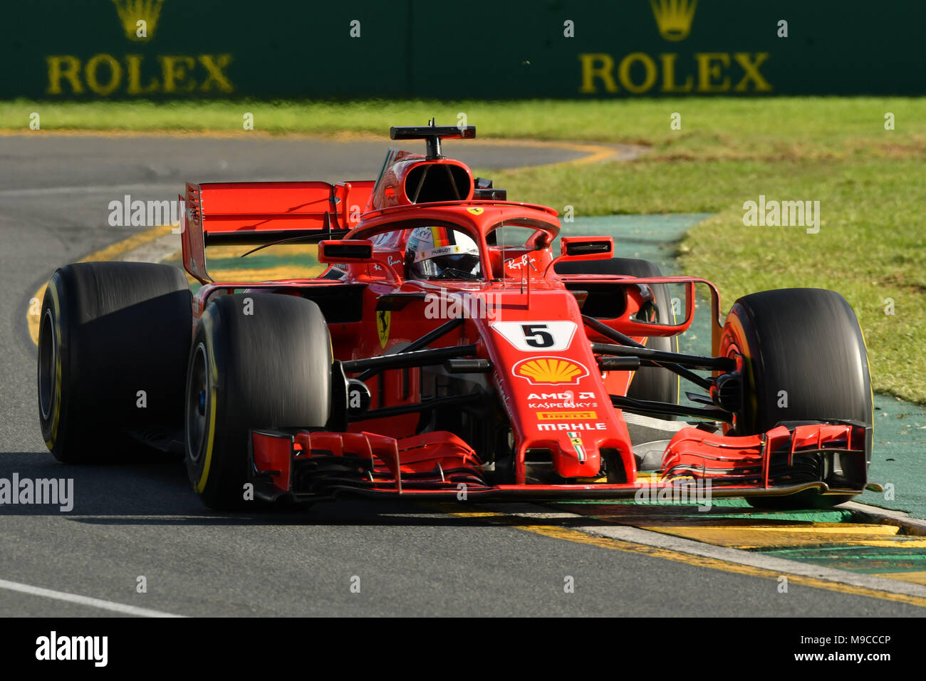 Albert Park, Melbourne, Australien. 25 Mär, 2018. Sebastian Vettel (DEU) # 5 von der Scuderia Ferrari Team Runden drehen Sie zwei der 2018 australischen Formel 1 Grand Prix im Albert Park in Melbourne, Australien. Sydney Low/Cal Sport Media/Alamy leben Nachrichten Stockfoto