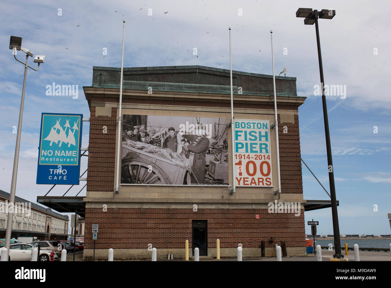 Die Fische Pier auf Northern Avenue in South Boston, ein wichtiger Meilenstein der inneren Hafen und dem historischen Zentrum des Fischereisektors in der Stadt. Stockfoto