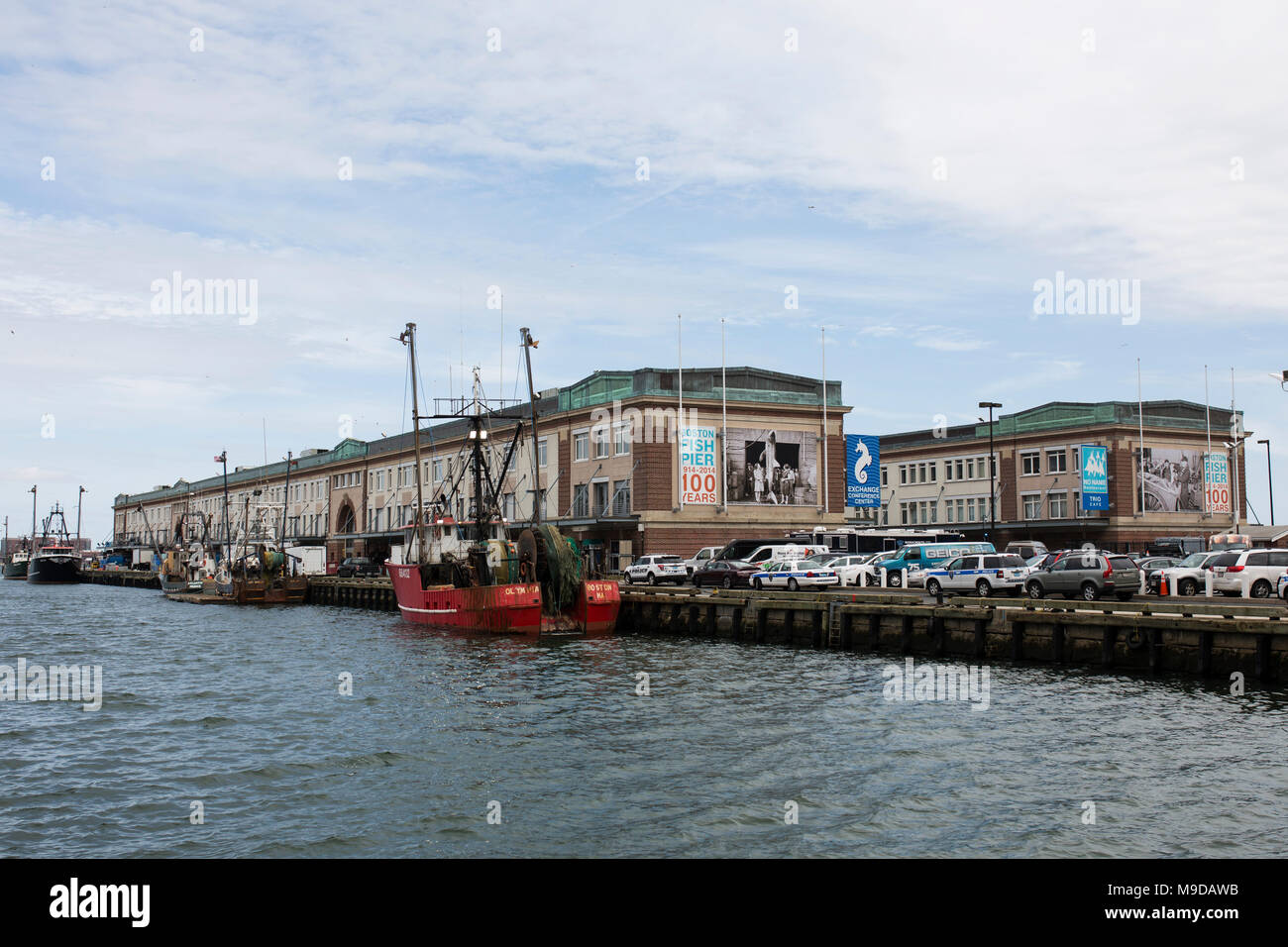 Die Fische Pier auf Northern Avenue in South Boston, ein wichtiger Meilenstein der inneren Hafen und dem historischen Zentrum des Fischereisektors in der Stadt. Stockfoto