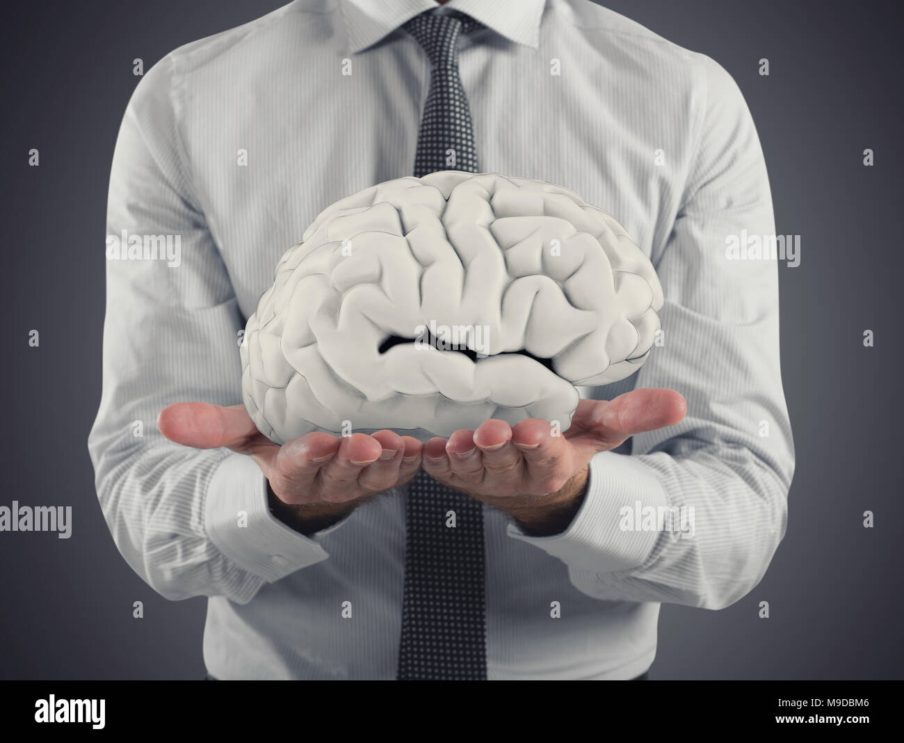 Man schützt ein Gehirn mit seinen Händen. 3D-Rendering Stockfoto