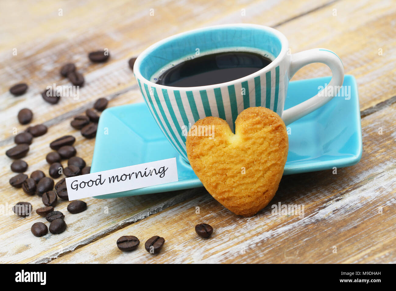 Guten Morgen Karte mit Tasse Kaffee und herzförmige crunchy Cookie Stockfoto