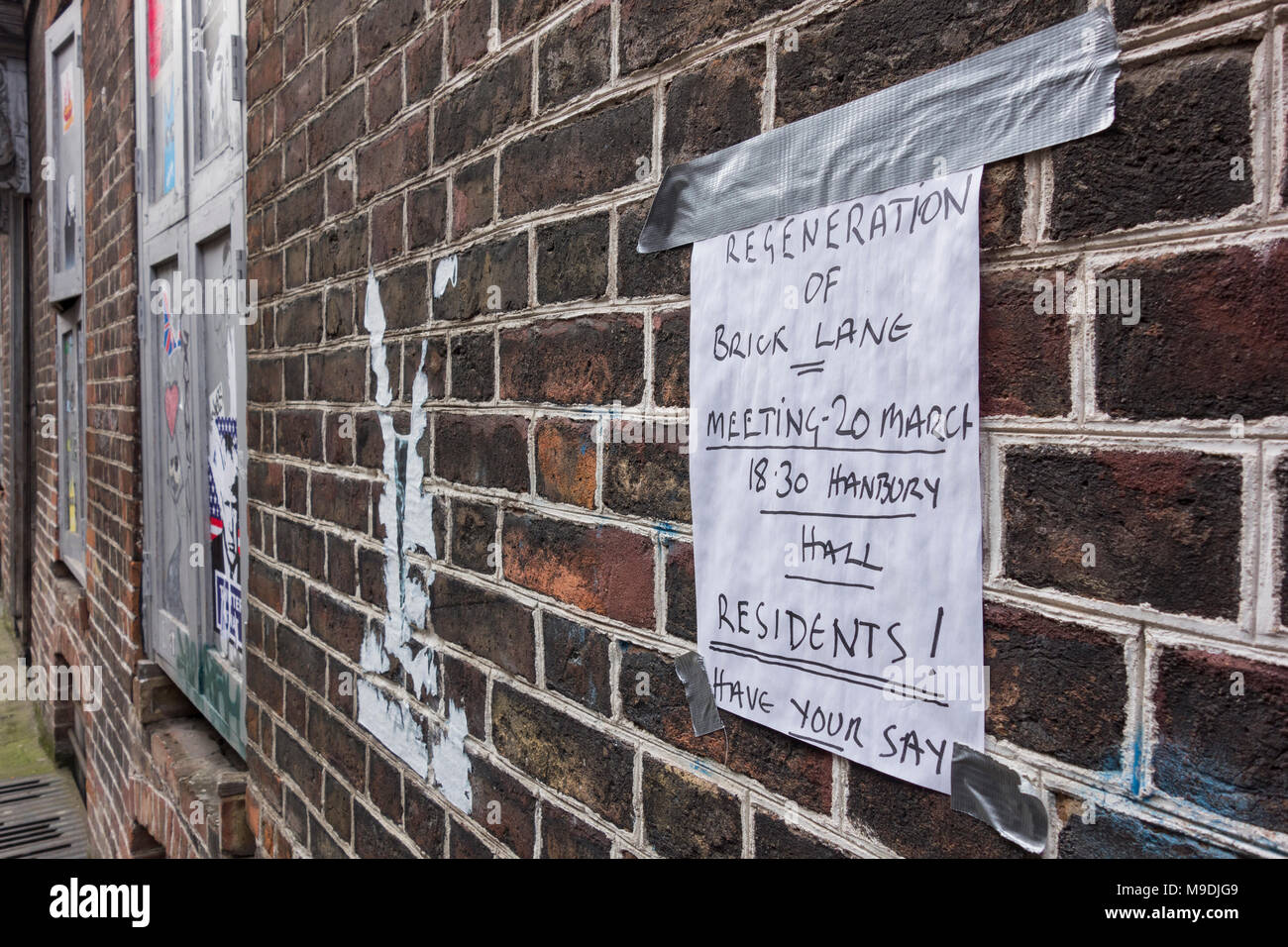 Poster „Regeneration of Brick Lane Residents Meeting“ in Spitalfields im Londoner East End, England, Großbritannien Stockfoto
