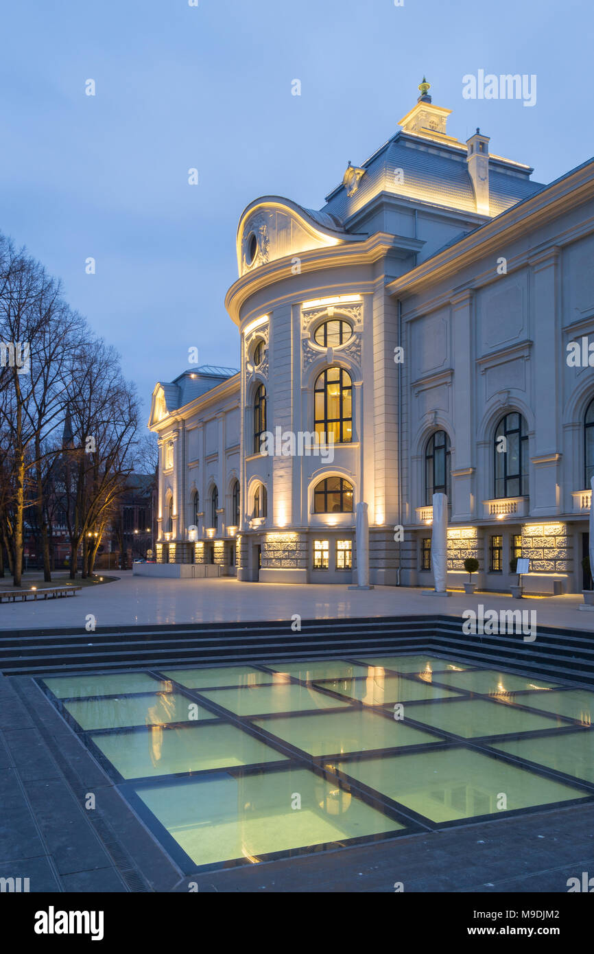 Am Abend Blick auf die Lettische Nationale Museum der Kunst Stockfoto