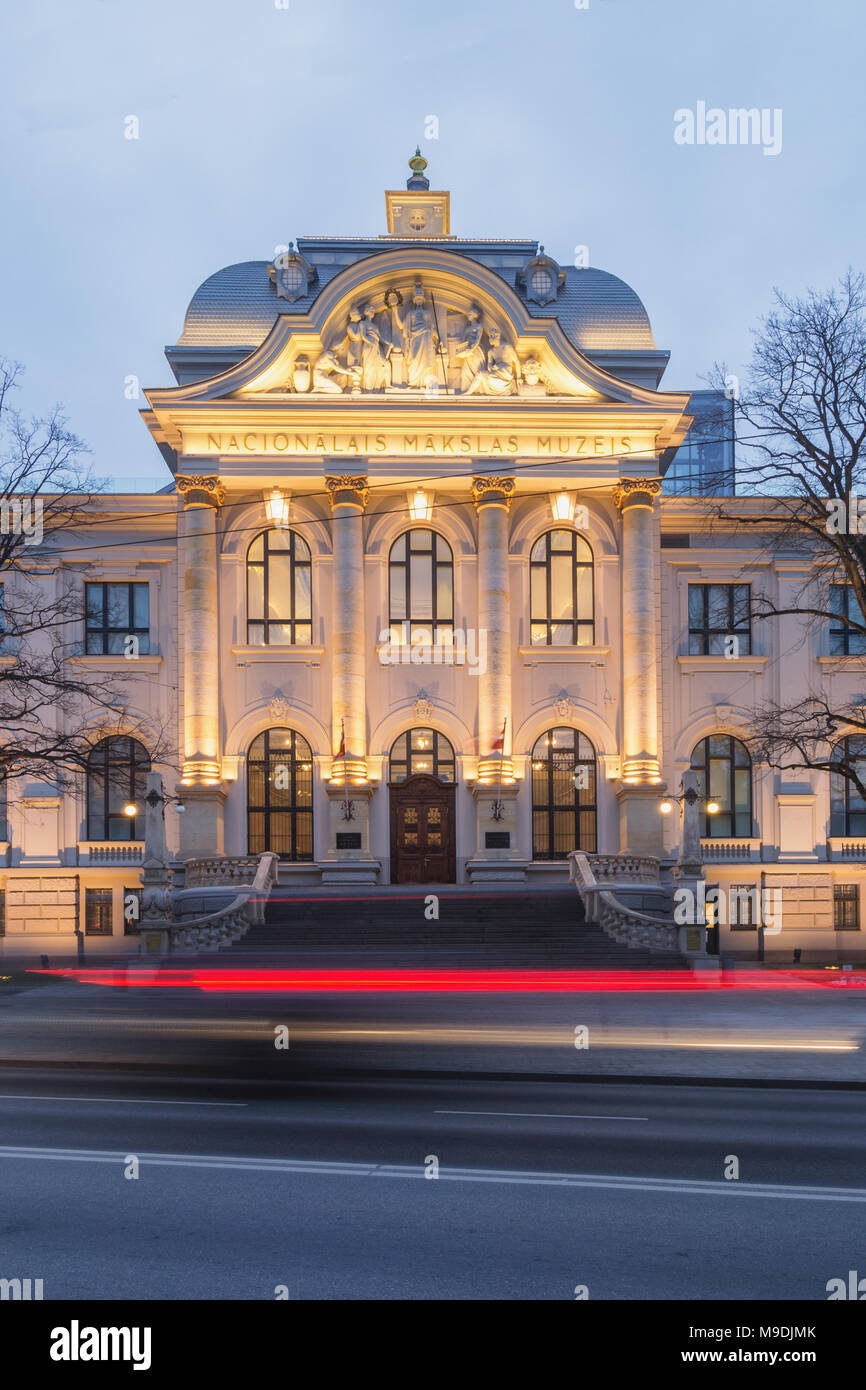 Am Abend Blick auf die Lettische Nationale Museum der Kunst Stockfoto