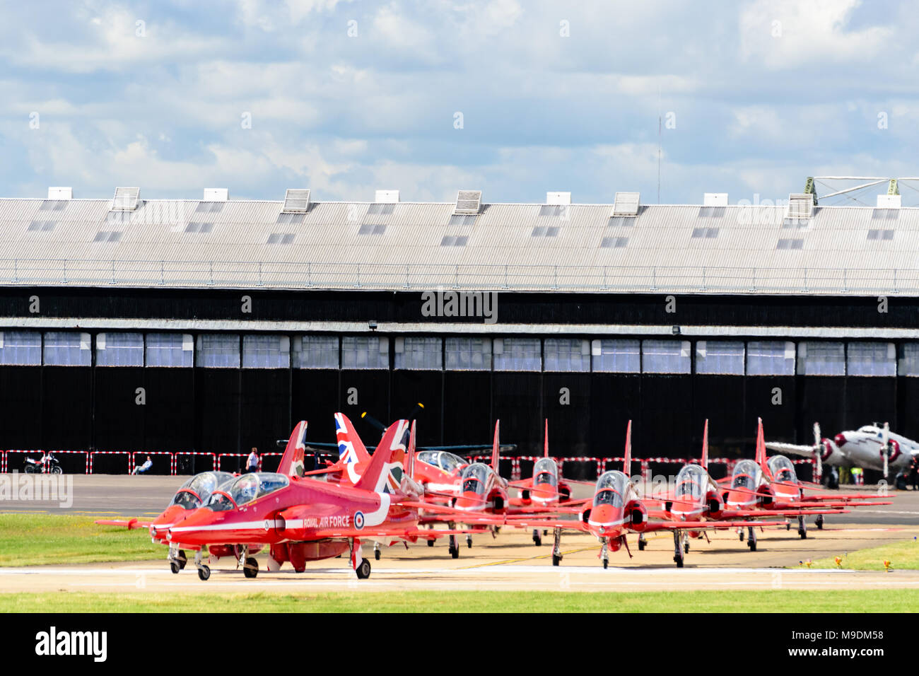 Farnborough Airshow 2016: Die roten Pfeile Taxi auf den Weg vor für die Anzeige zu übernehmen Stockfoto