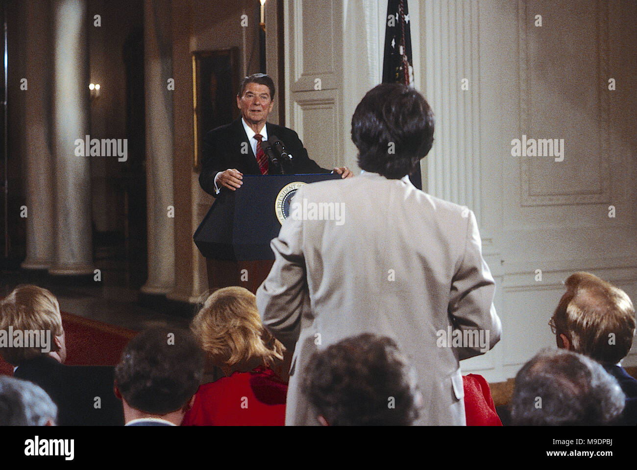 Washington DC., USA, 22. Mai 1984 US-Präsident Ronald Reagan seinem 24 Nachrichten Konferenz im East Room des Weißen Hauses Credit hält: Mark Reinstein/MediaPunch Stockfoto