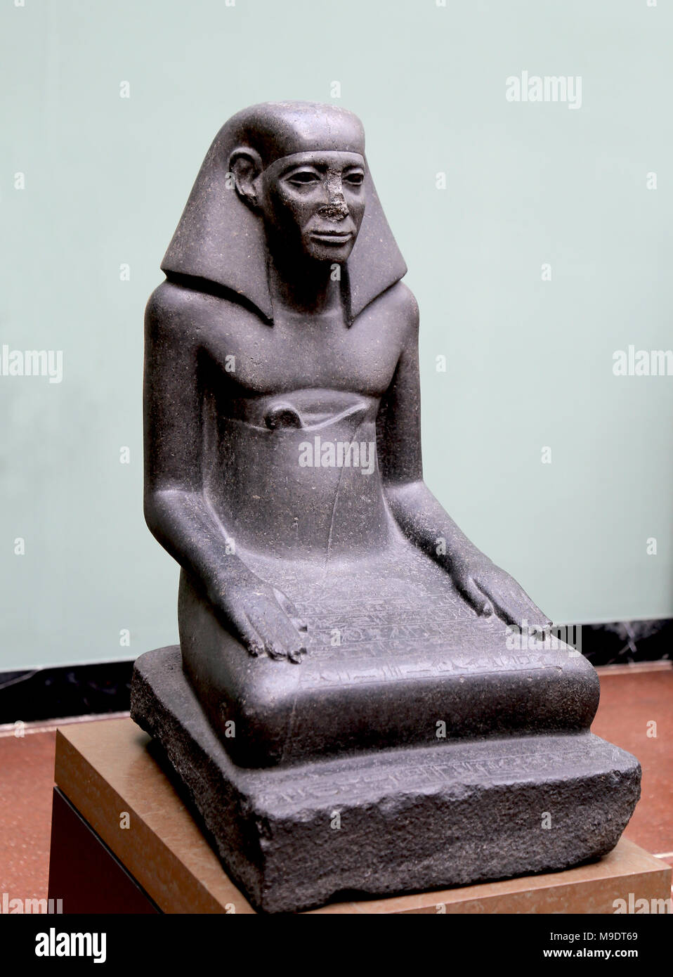 Gebu, Meister der königlichen Schatzkammer. Granit statue C. 1700 v. Chr.. 13, Reich der Mitte. Vom Tempel des Amun, Karnak, Ägypten. Stockfoto