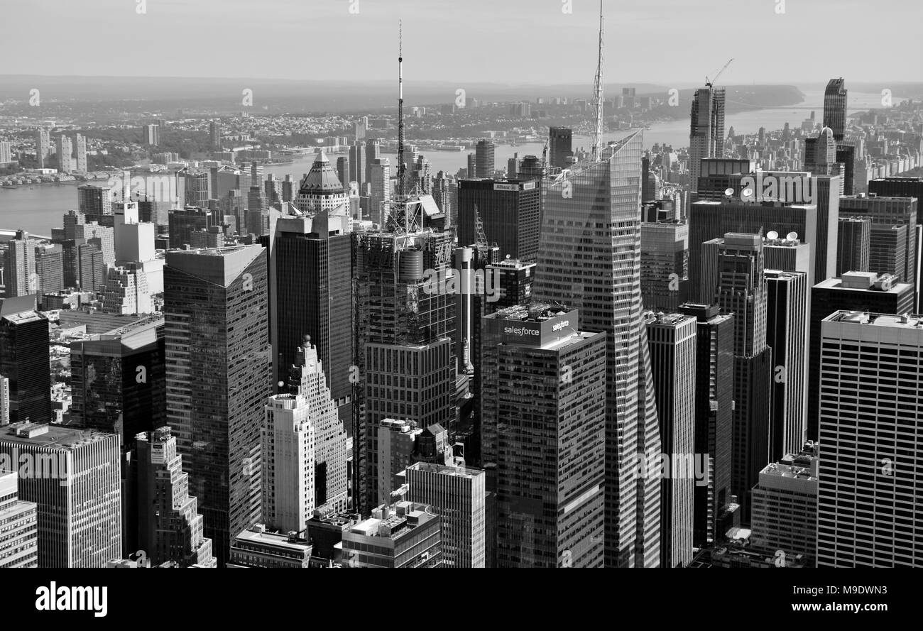 Die Skyline von Midtown New York City und den Times Square in Schwarz und Weiß. Stockfoto