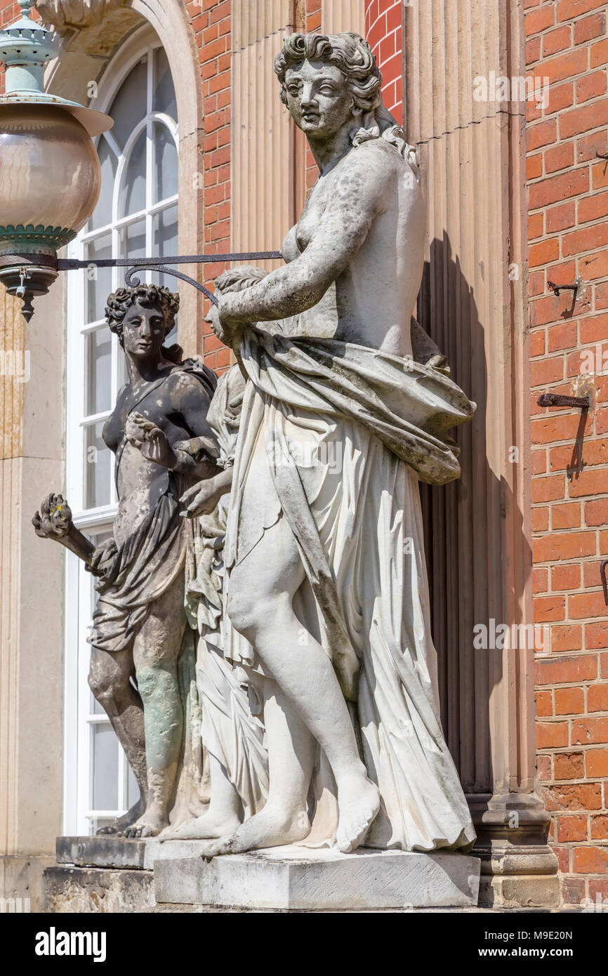Skulpturen in der Nähe des Neuen Schloss Sanssouci. Potsdam. Deutschland Stockfoto