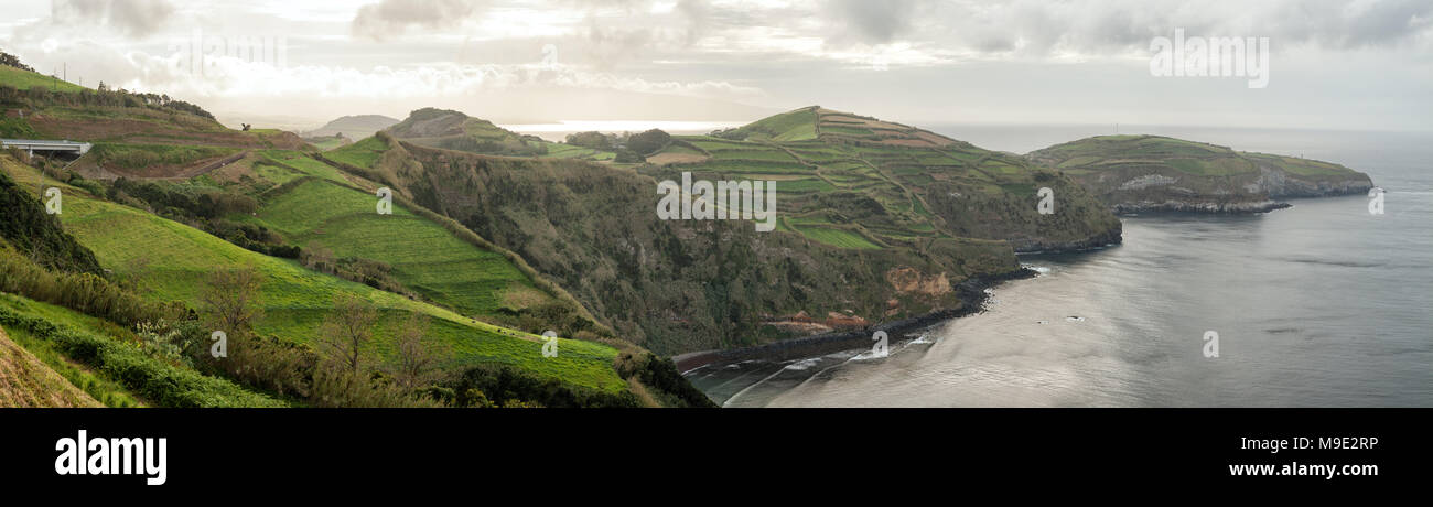 Panoramablick auf die Küste von Sao Miguel, Azoren Stockfoto