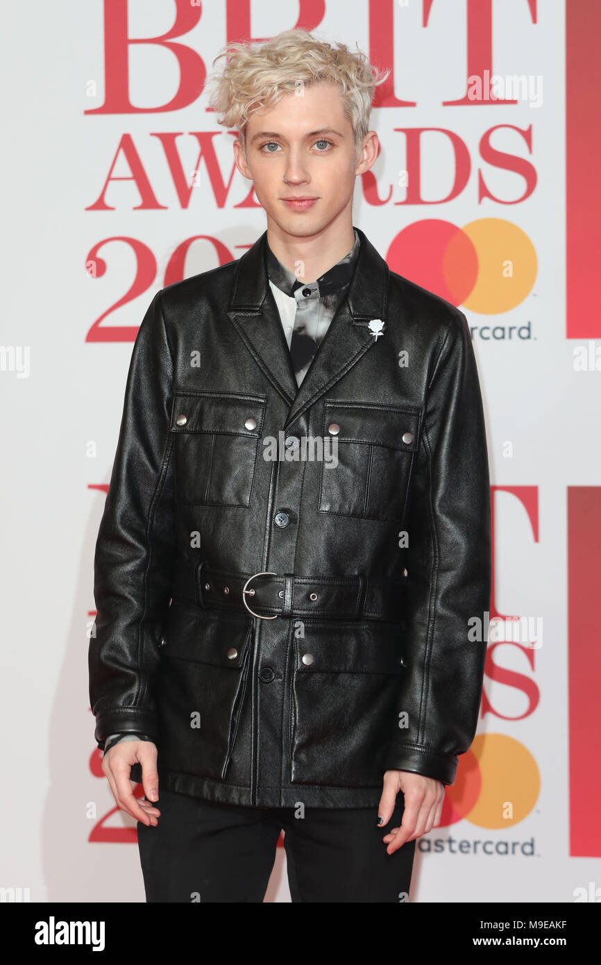 Die Brit Awards (Briten) 2018 in der O2-Anreise mit: troye Sivan Wo: London, Vereinigtes Königreich, wenn: 21 Feb 2018 Credit: Lia Toby/WENN.com gehalten Stockfoto