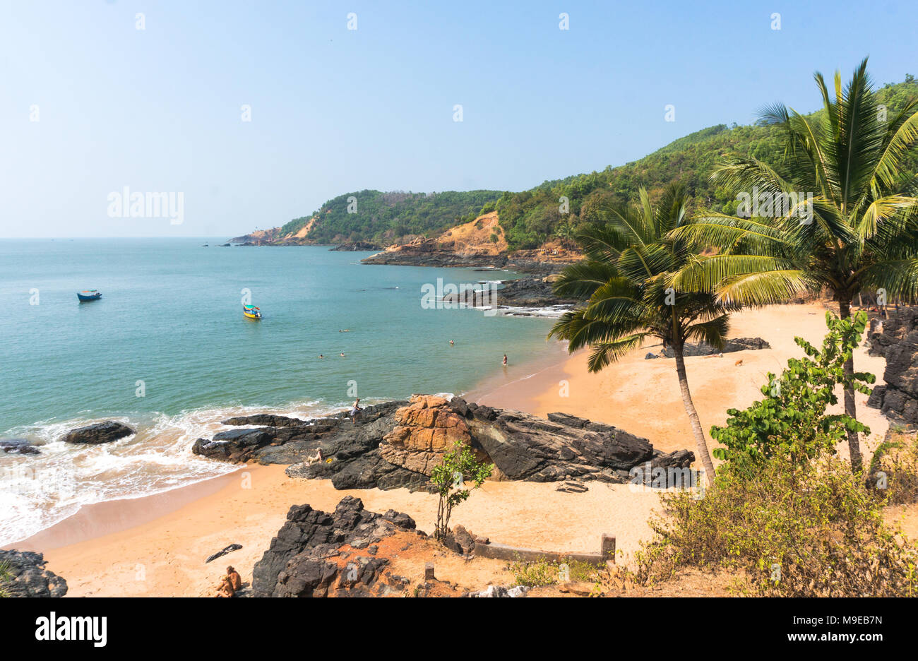 Paradise Beach in Gokarna, Indien. Schönen menschenleeren Landschaft mit sauberem Sand und Wave. Ansicht vom Meer ans Ufer. Stockfoto