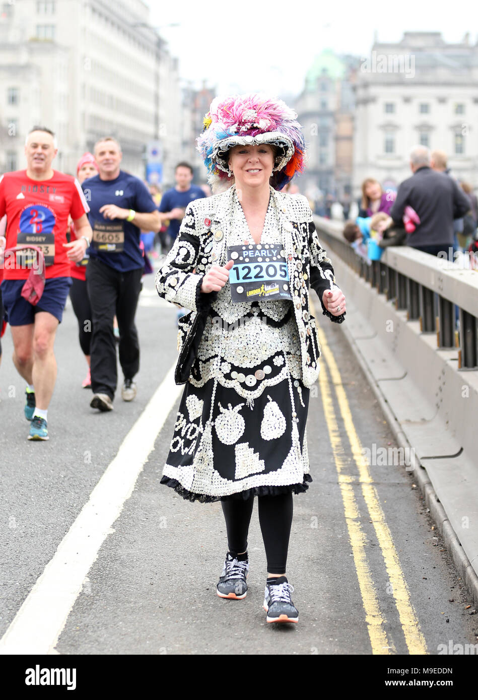 Ein Wettbewerber in Fancy Dress während der 2018 Londoner Sehenswürdigkeiten Halbmarathon. PRESS ASSOCIATION Foto. Bild Datum: Sonntag, 25. März 2018. Photo Credit: Steven Paston/PA-Kabel Stockfoto