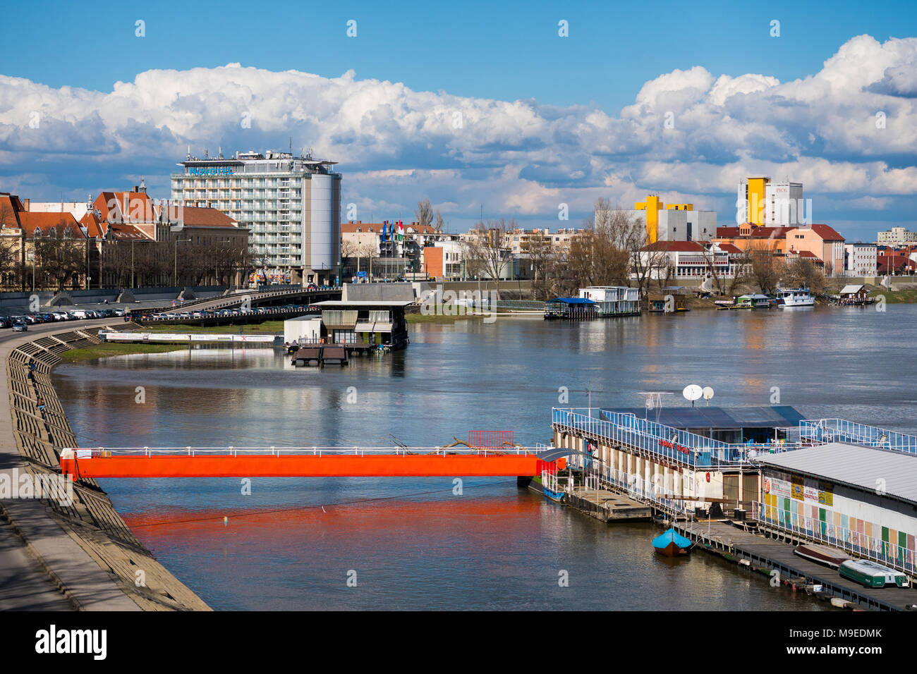 Szeged, Ungarn - 13. März 2018: Blick auf den Fluss Tisza (Theiß) in Szeged Stockfoto