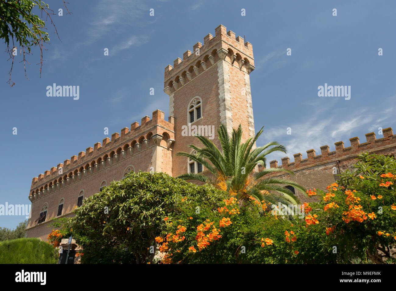 Teil von Bolgheri Schloss Toskana Italien. Die Gegend ist für seine Weinproduktion bekannt. Stockfoto