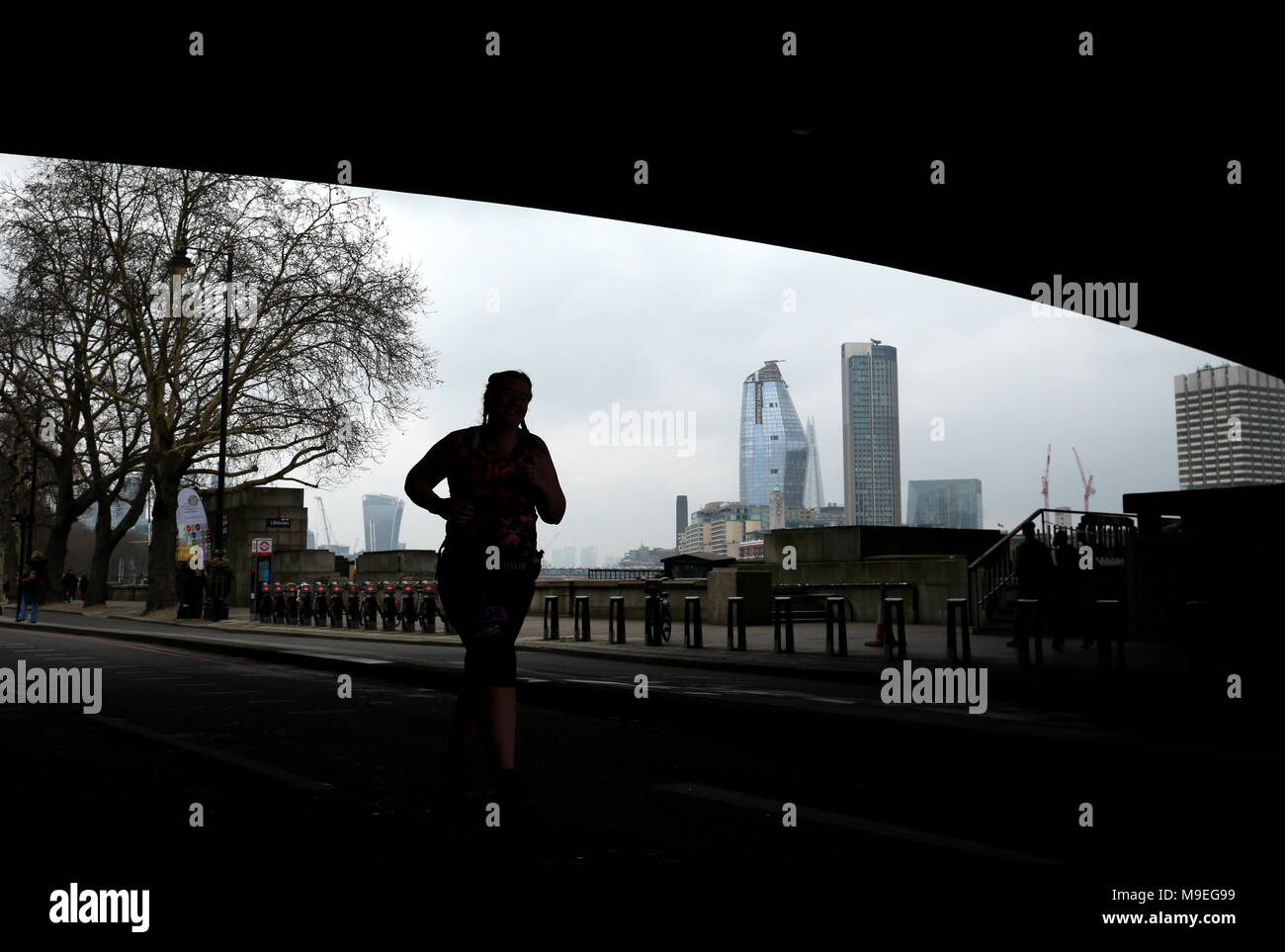 Läufer in Aktion während der 2018 Londoner Sehenswürdigkeiten Halbmarathon. PRESS ASSOCIATION Foto. Bild Datum: Sonntag, 25. März 2018. Photo Credit: Steven Paston/PA-Kabel Stockfoto