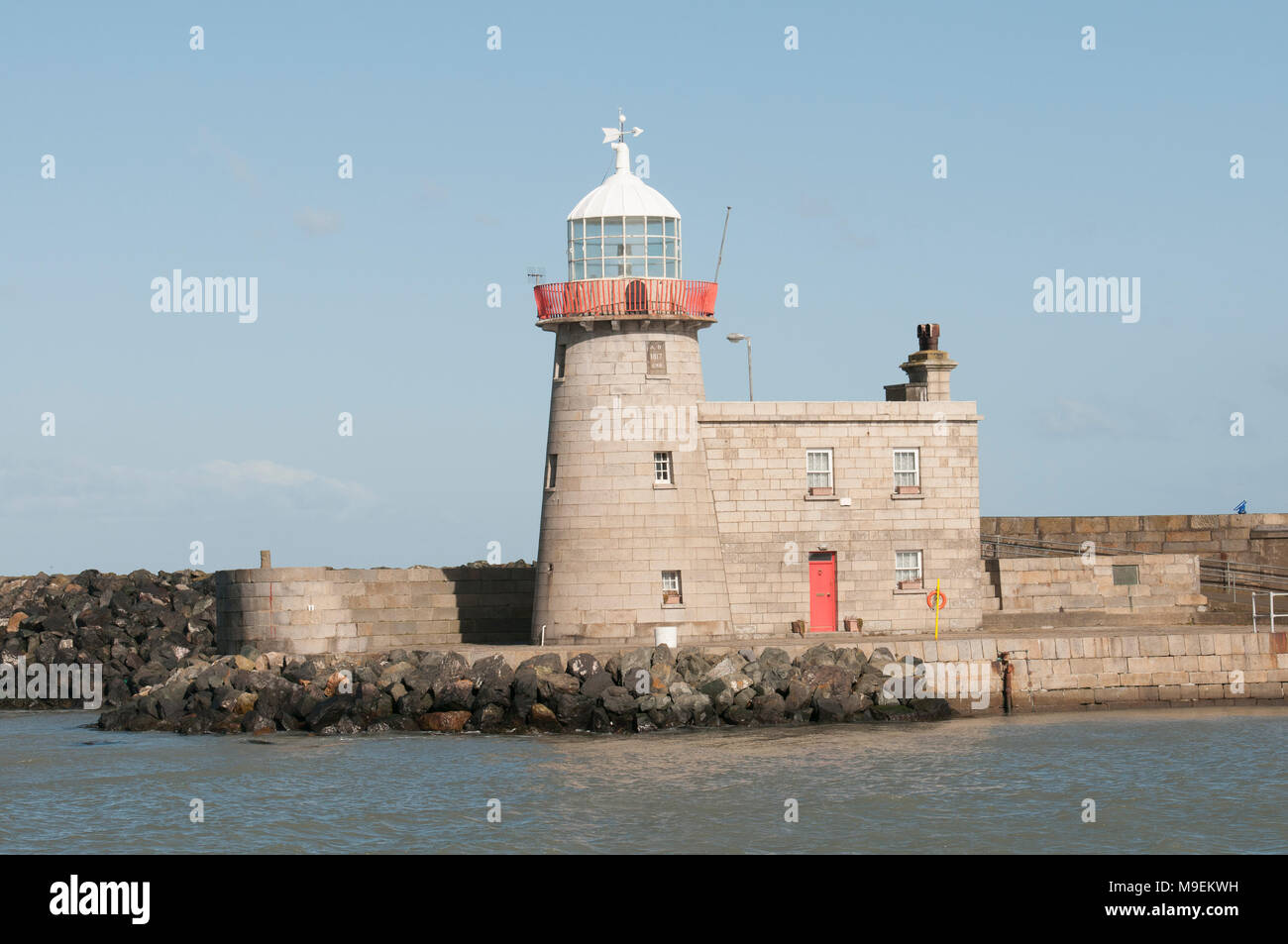 Hafen Leuchtturm in Howth, County Dublin, Irland, im Jahre 1817 erbaut, und die Lage für den waffenschmuggel von 1914 für den irischen Bürgerkrieg. Stockfoto