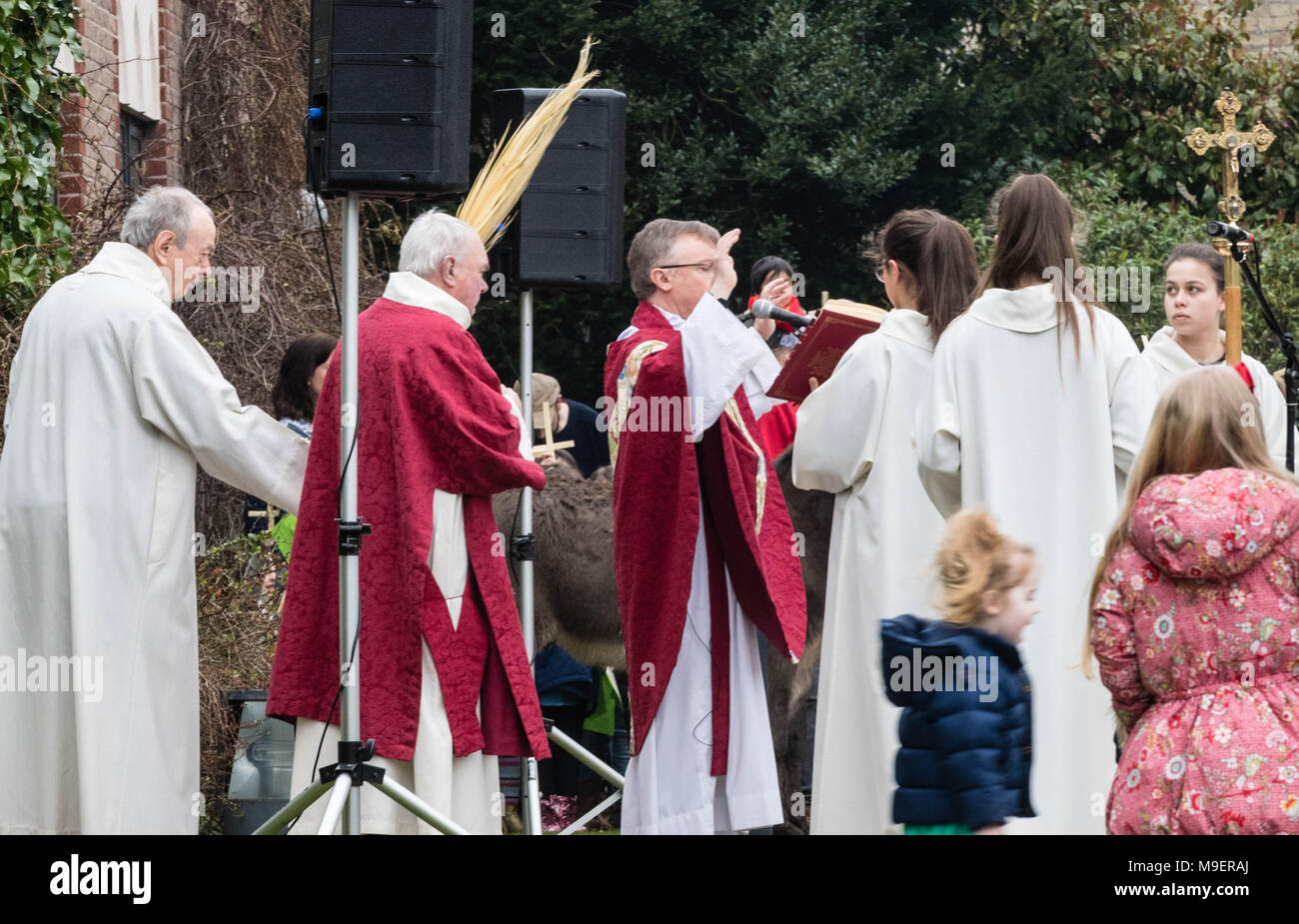 Brentwood, Essex, 25. März 2018, Palmsonntag Prozession am Brentwood römisch-katholische Kathedrale,, Brentwood, Essex UK, Kredit Ian Davidson/Alamy leben Nachrichten Stockfoto