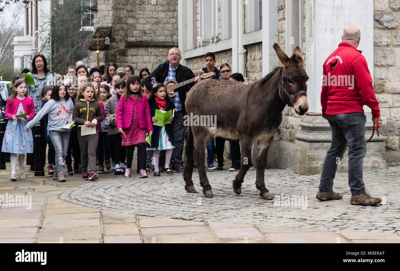 Brentwood, Essex, 25. März 2018, Palmsonntag Prozession am Brentwood römisch-katholische Kathedrale,, Brentwood, Essex UK, Kredit Ian Davidson/Alamy leben Nachrichten Stockfoto