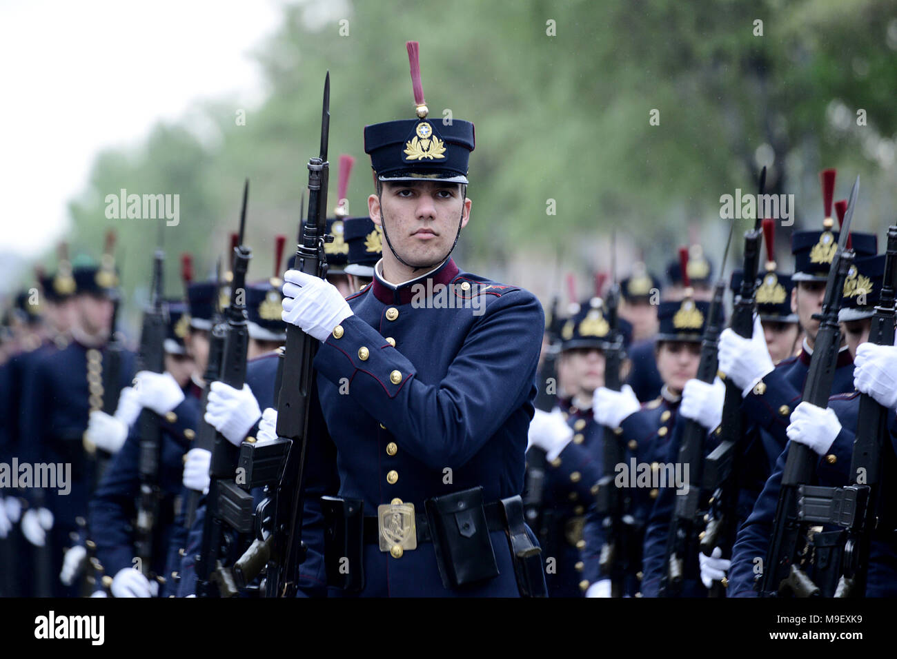 Thessaloniki, Griechenland. 25 Mär, 2018. Griechische Armee Kadetten an einer Parade zum Gedenken an die Griechische Tag der Unabhängigkeit, im Zentrum der Stadt. Die nationalen Feiertag von 25. März markiert den Beginn der griechischen Revolution zurück in 1821, die zur Unabhängigkeit führte gegen die 400-jährige Osmanische Herrschaft Credit: Giannis Papanikos/ZUMA Draht/Alamy Live News Credit: ZUMA Press, Inc./Alamy leben Nachrichten Stockfoto
