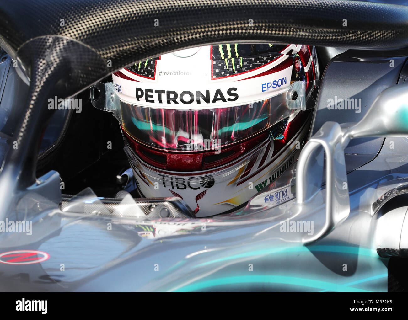 Melbourne, Australien. 25 Mär, 2018. Mercedes Lewis Hamilton in Großbritannien sitzt im Auto an der 2018 australischen Formel 1 Grand Prix in Melbourne, Australien, 25. März 2018. Credit: Bai Xuefei/Xinhua/Alamy leben Nachrichten Stockfoto
