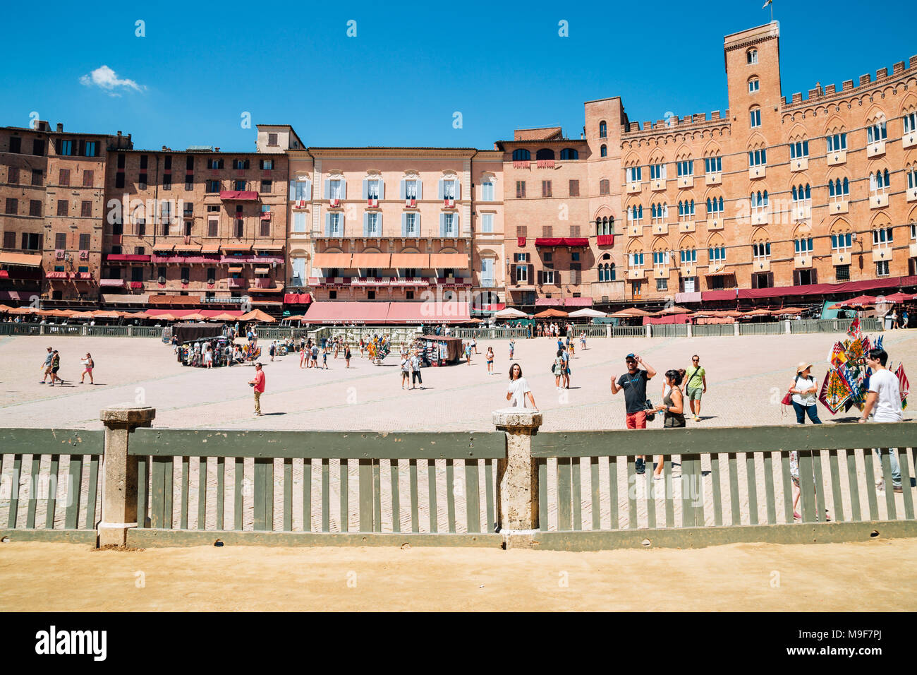 Siena, Italien - 15 August 2016: Campo Platz und touristische Menschen Stockfoto