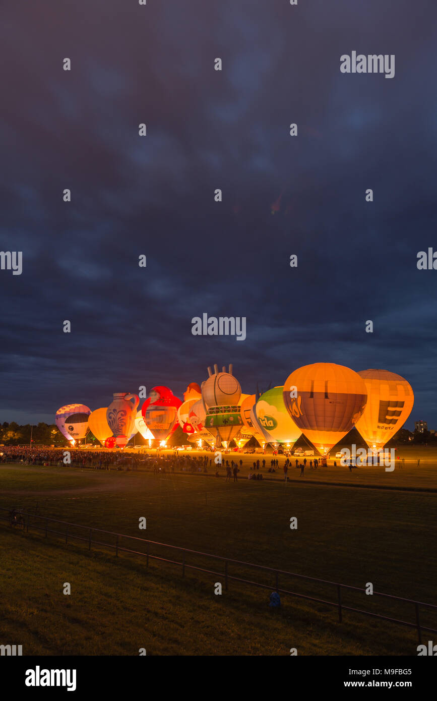 "Night Glow" des Ballons, während der "Kieler Woche" oder "Kieler Woche", die weltweit größte Segelveranstaltung, Kiel, Schleswig-Holstein, Deutschland, Europa Stockfoto