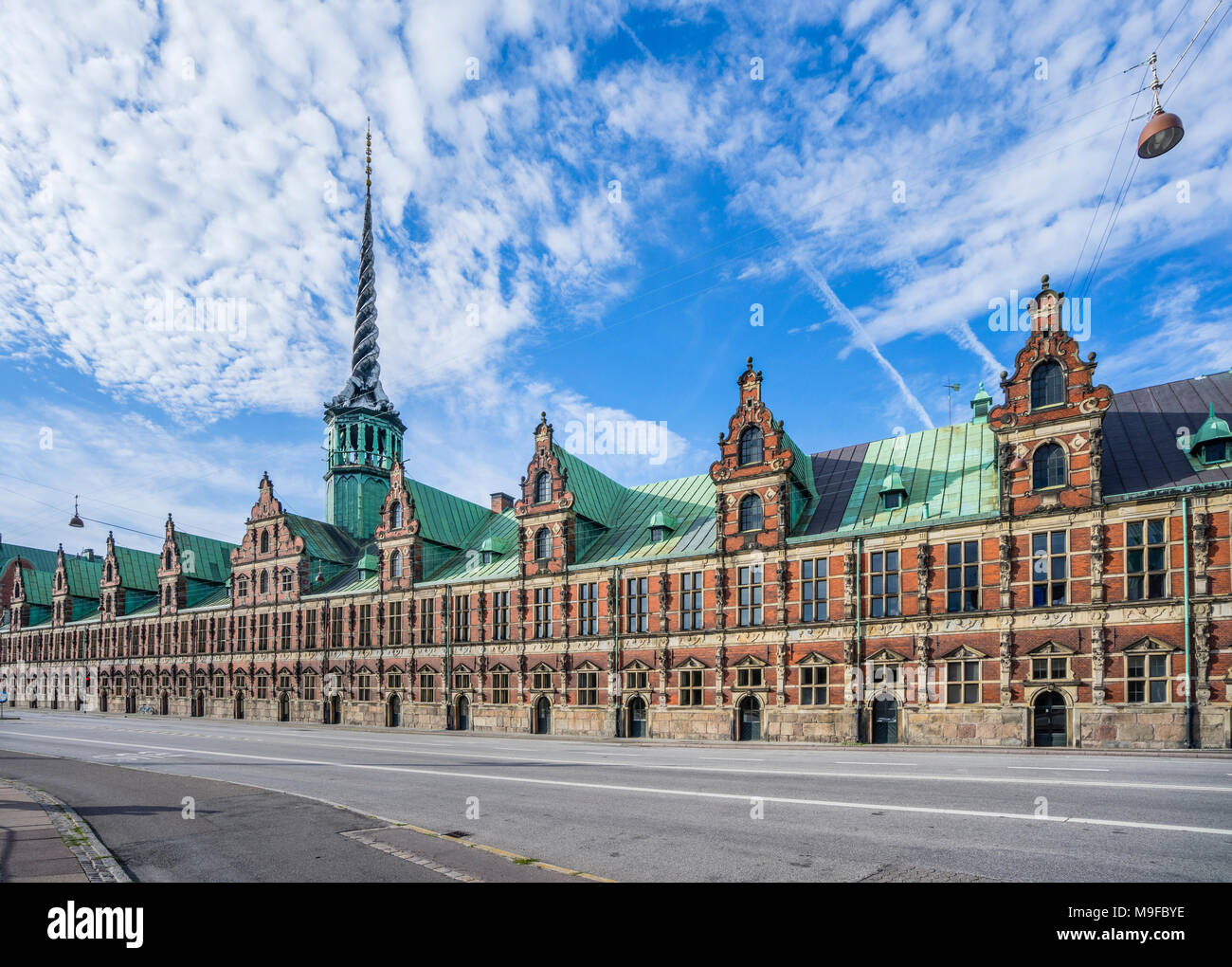 Dänemark, Seeland, Kopenhagen, Blick auf die Børsen, Royal Exchange, der ehemaligen Börse mit dem markanten Turm, wie die Schwänze der vier dr geformt Stockfoto