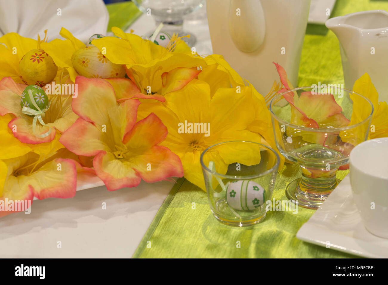 Dekorierten Ostertisch Stockfoto