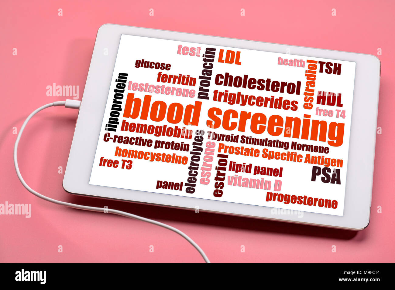 Blut Screening der vorbeugenden Gesundheit Konzept - Wort Wolke auf einer digitalen Tablet Stockfoto