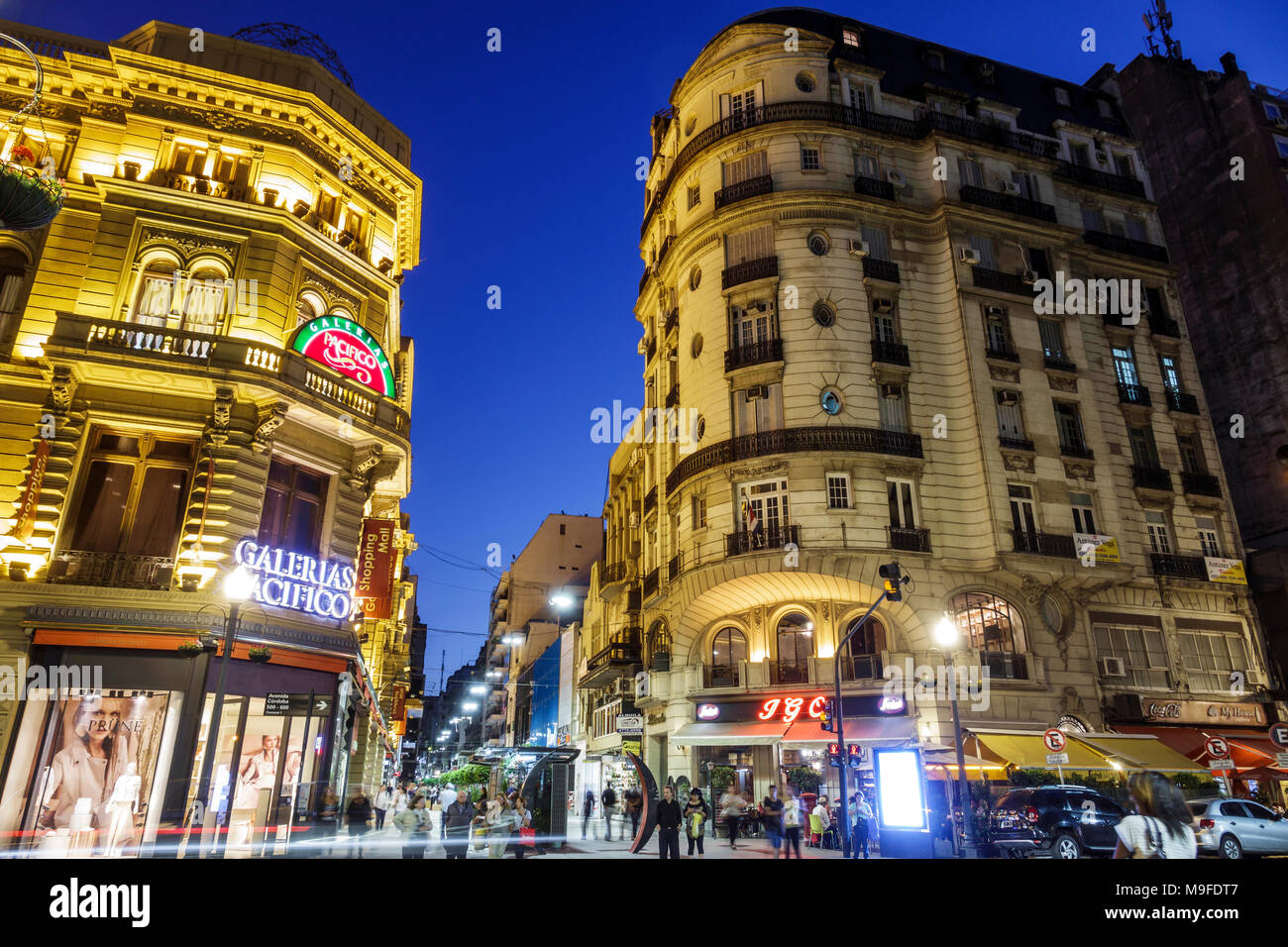 Buenos Aires Argentinien, Avenida Cordoba, Calle Florida, Galerien Pacifico, Gebäude, außen, außen, Architektur, Dämmerung, Straßenverkehr, Sockel Stockfoto