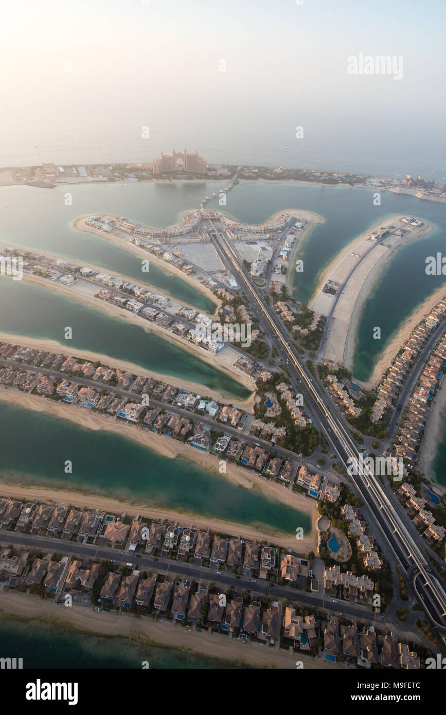 Luftaufnahme der Palm Jumeirah in Dubai, UAE in der Dämmerung Stockfoto