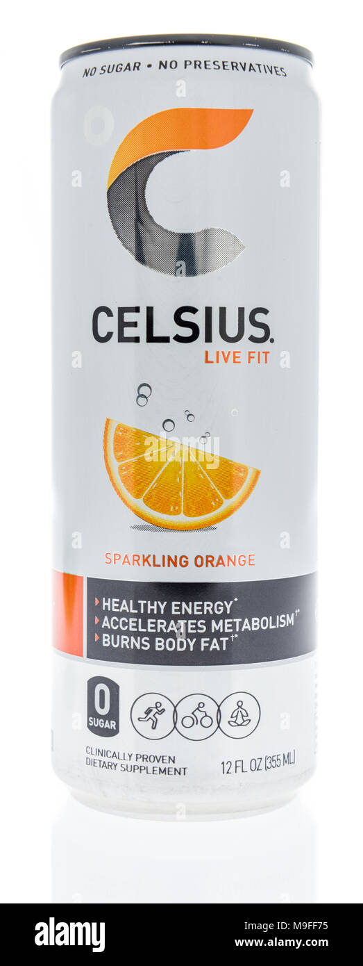 Winneconne, WI - 21. März 2018: eine Dose Celsius Lebe gesund Sekt orange Drink auf einer isolierten Hintergrund. Stockfoto
