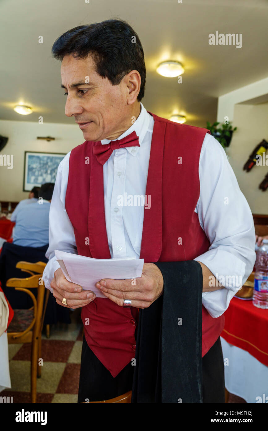 Buenos Aires Argentinien,Paseo de las Luces Restaurante Confiteria,Restaurant Restaurants Essen Essen ausgehen Café Cafés Bistro,Erwachsene Erwachsene Mann Männer m. Stockfoto