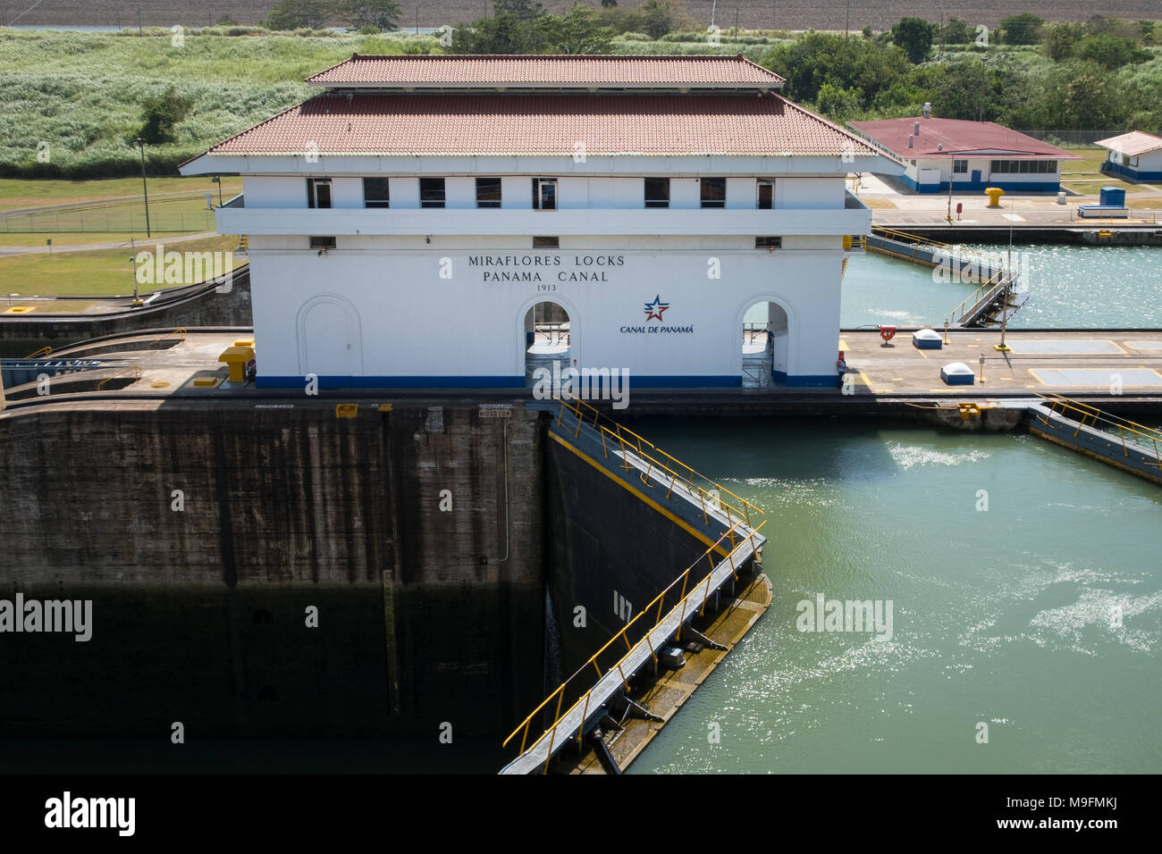 Panama City, Panama - März 2018: Der Panamakanal, Miraflores Schleusen Gebäude, Panama City Stockfoto