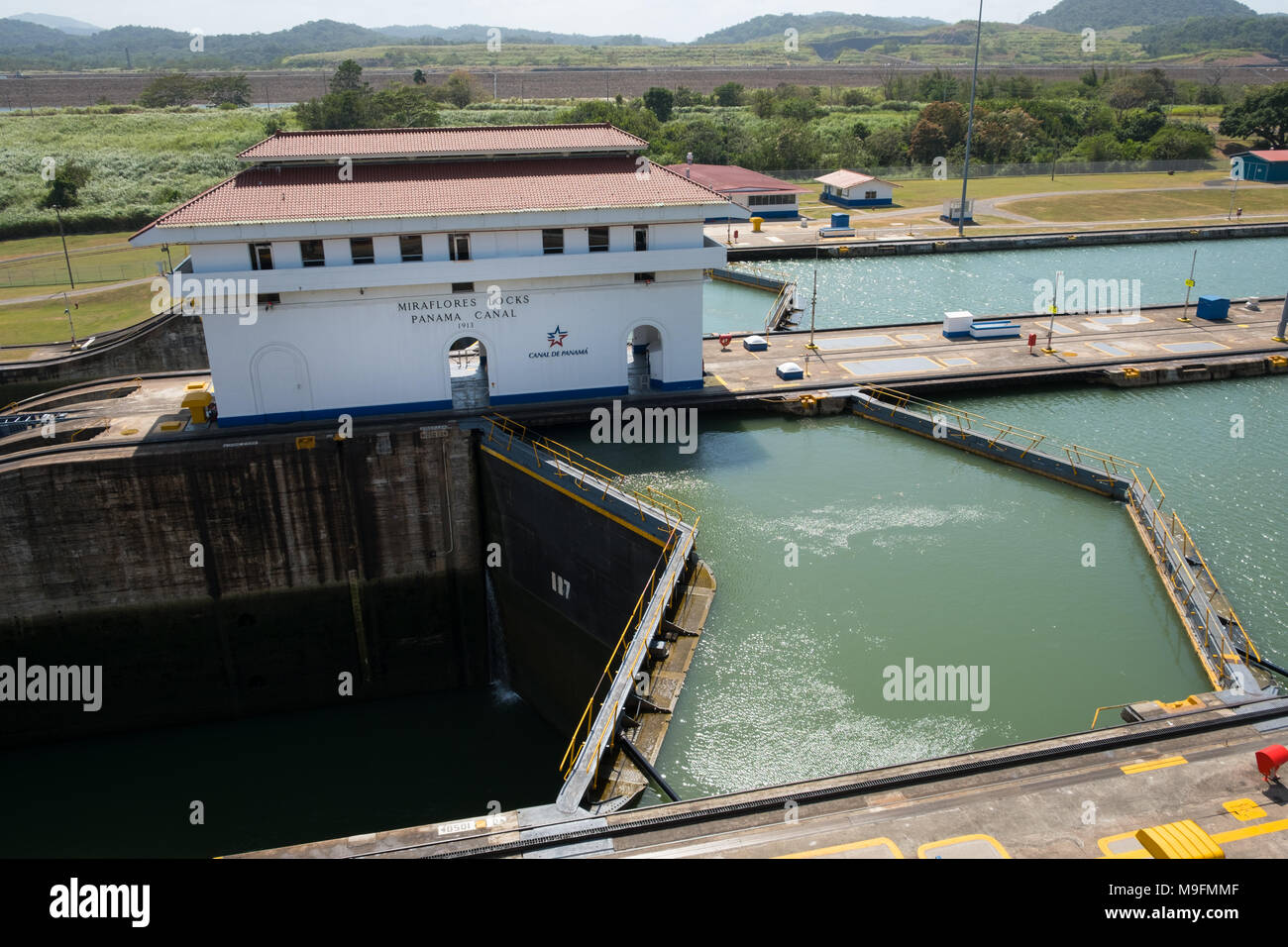 Panama City, Panama - März 2018: Der Panamakanal, Miraflores Schleusen Gebäude, Panama City Stockfoto