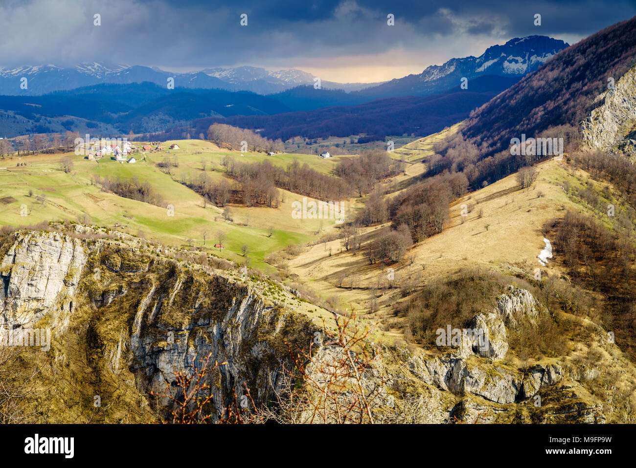 Malerische Aussicht der Dinarischen Alpen in Bosnien-herzegowina in der Nähe von Sarajevo Stockfoto
