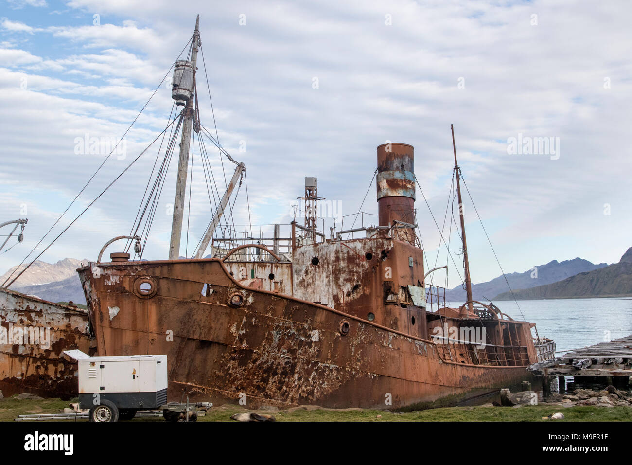 Blick auf Grytviken, Südgeorgien, Antarktis, Strukturen aus der ehemaligen Walindustrie Stockfoto