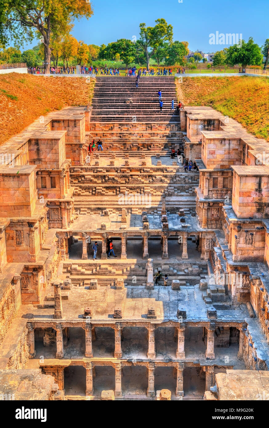 Rani Ki Vav, ein aufwendig konstruierte stepwell in Patan. Weltkulturerbe der UNESCO in Gujarat, Indien. Stockfoto Rani Ki Vav, ein aufwendig konstruierte stepwell in Patan. Weltkulturerbe der UNESCO in Gujarat, Indien. Stockfoto